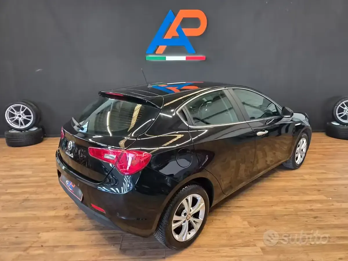 Usata Alfa Romeo Giulietta 120 CV (88 kW) 2012 Nero Utilitaria