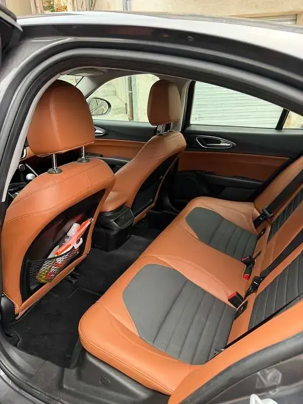 Usata Alfa Romeo Giulia 150 CV (110 kW) 2018 Grigio Berlina