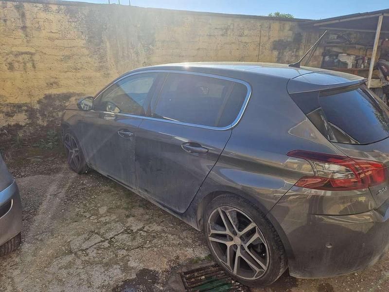 Usado Peugeot 308 Allure 150 CV (110 kW) 2018 Gris Berlina
