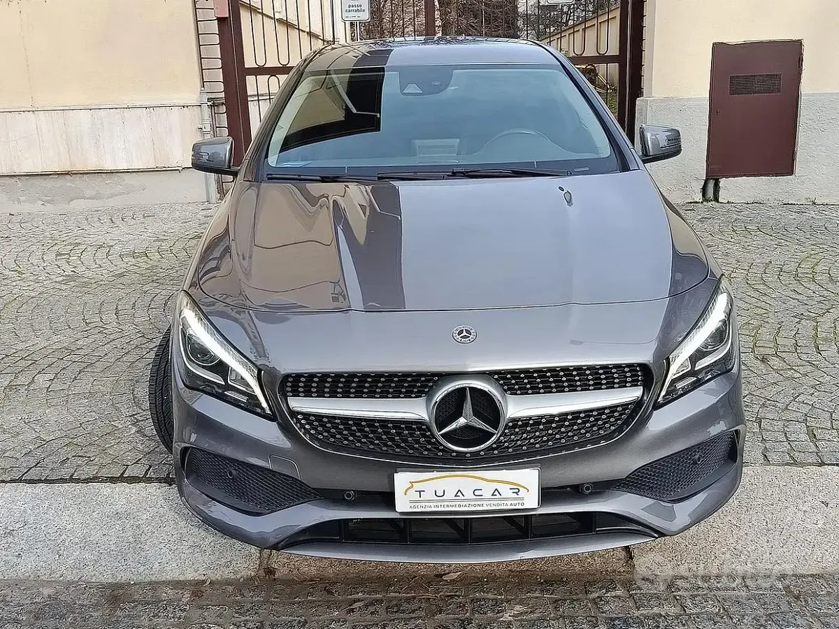 Usata Mercedes CLA200 Business 136 CV (100 kW) 2019 Grigio Berlina