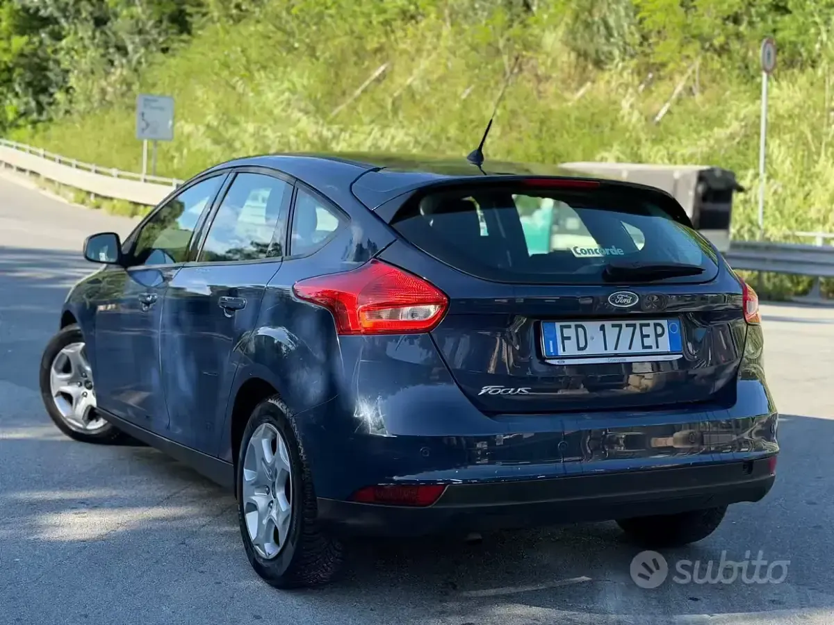 Usata Ford Focus 120 CV (88 kW) 2016 Blu Berlina
