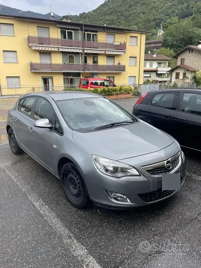 Usata Opel Astra 95 CV (69 kW) 2010 Grigio Monovolume