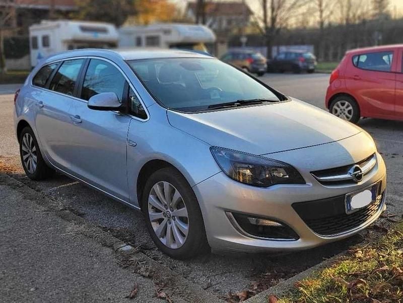 Argento Usata 2016 Opel Astra Cosmo Station wagon | 4500 € (Buon prezzo) - Immagine 1/3