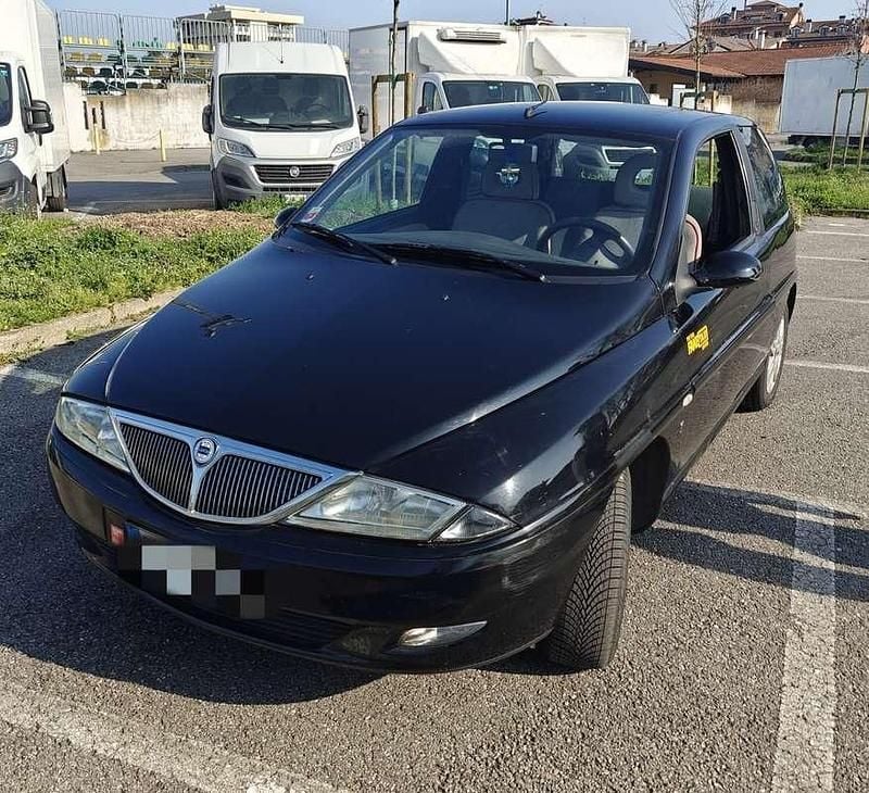 Usata Lancia Ypsilon 60 CV (44 kW) 2001 Utilitaria