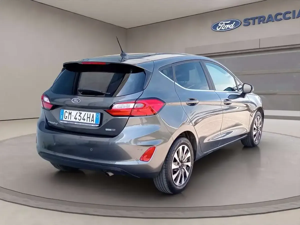 Usata Ford Fiesta Titanium 125 CV (91 kW) 2023 Grigio metallizzato Utilitaria