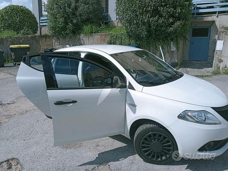 Usata Lancia Ypsilon 2019 Bianco Utilitaria