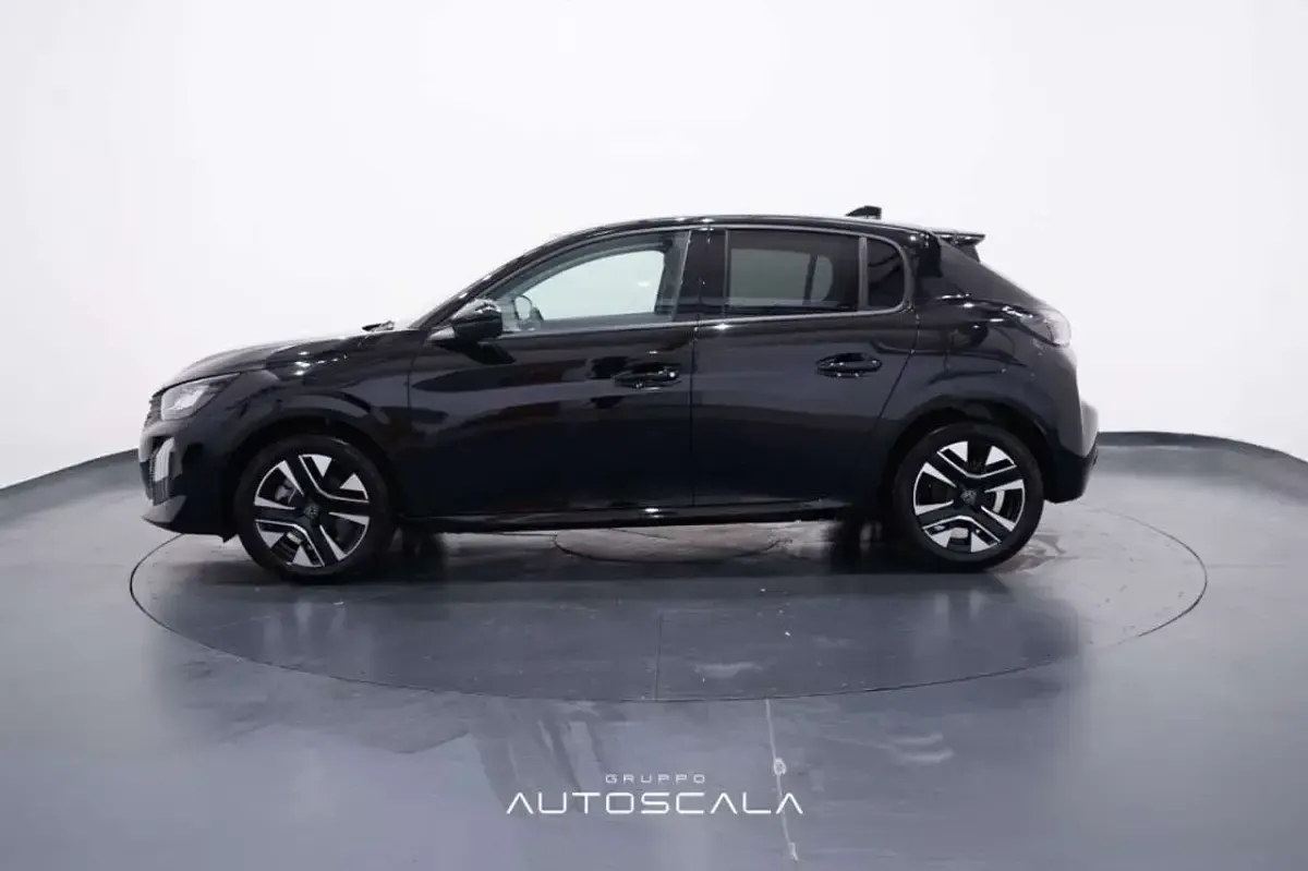 Usata Peugeot 208 Allure 101 CV (74 kW) 2025 Nero perla Utilitaria