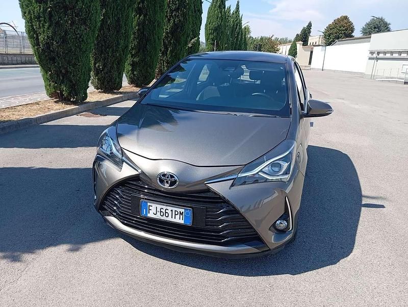 Usata Toyota Yaris 86 CV (63 kW) 2018 Grigio Berlina