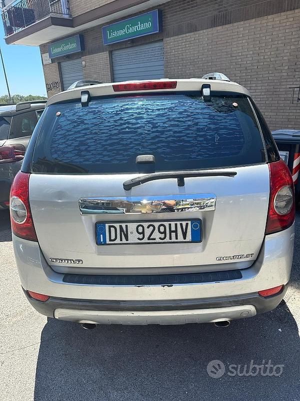 Usata Chevrolet Captiva 150 CV (110 kW) 2008 Grigio SUV
