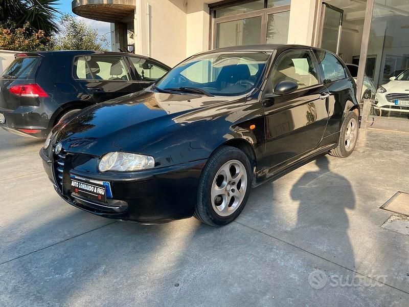 Usata Alfa Romeo 147 Distinctive 140 CV (102 kW) 2003 Nero Utilitaria