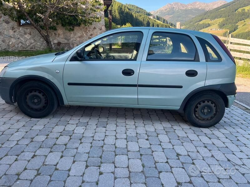 Usata Opel Corsa 58 CV (42 kW) 2001 Verde Berlina