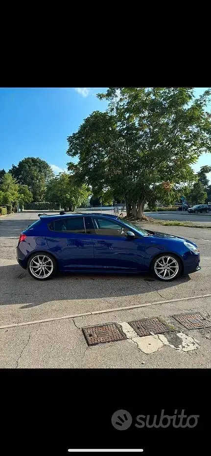 Usata Alfa Romeo Giulietta Business 120 CV (88 kW) 2019 Blu Utilitaria