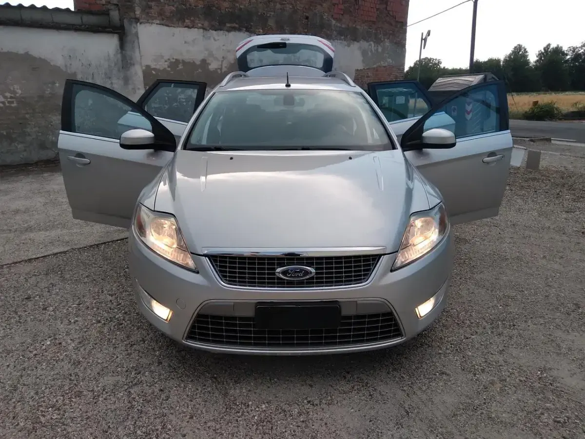 Usata Ford Mondeo Titanium 140 CV (102 kW) 2010 Argento Station wagon