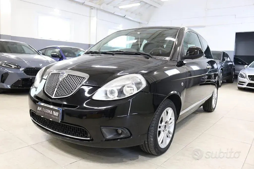 Usata Lancia Ypsilon 77 CV (56 kW) 2012 Nero Utilitaria