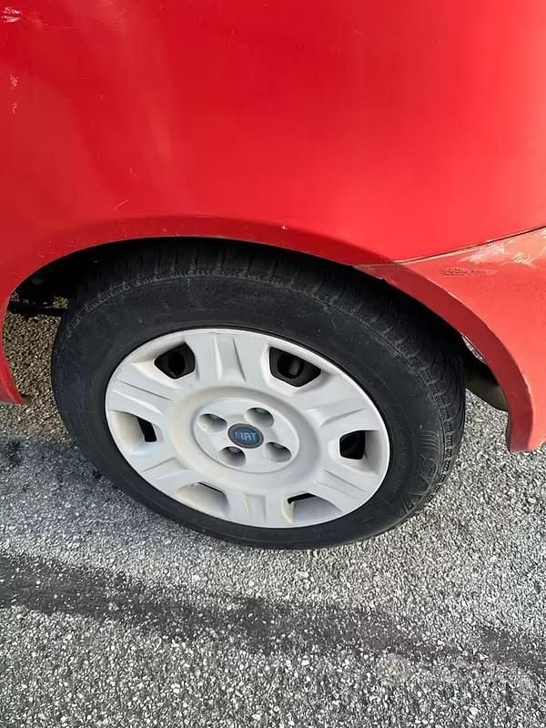 Usata Fiat Punto 69 CV (50 kW) 2006 Rosso Utilitaria