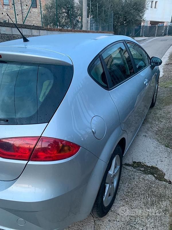 Usata Seat Leon 90 CV (66 kW) 2012 Berlina