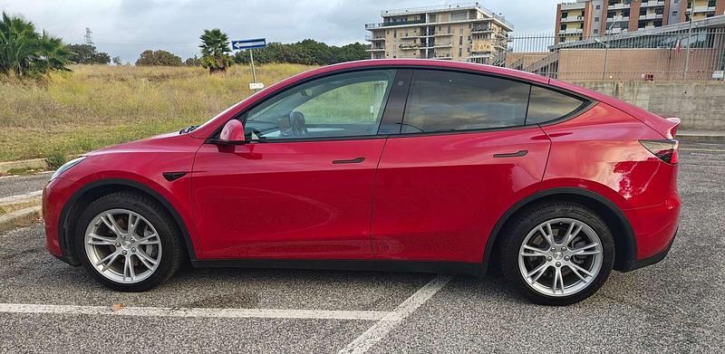 Usata Tesla Model Y 152 kW (208 CV) 2023 SUV