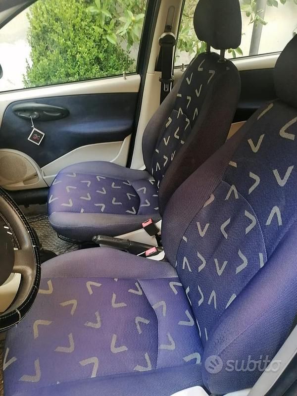 Usata Fiat Punto 69 CV (50 kW) 2003 Blu Berlina