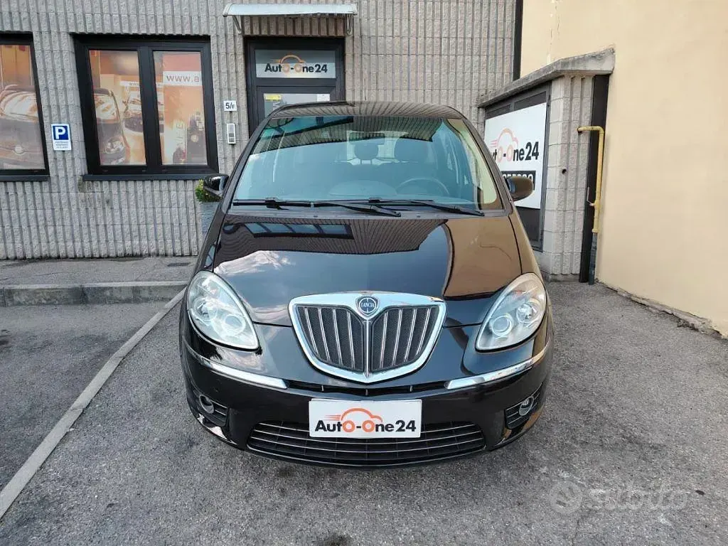 Usata Lancia Musa 95 CV (69 kW) 2012 Gelso brillante metallizzato Monovolume