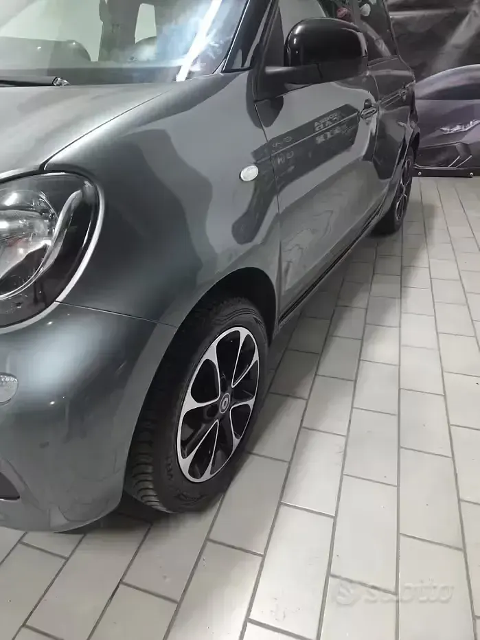 Usata Smart ForFour Prime 71 CV (52 kW) 2016 Nero Utilitaria