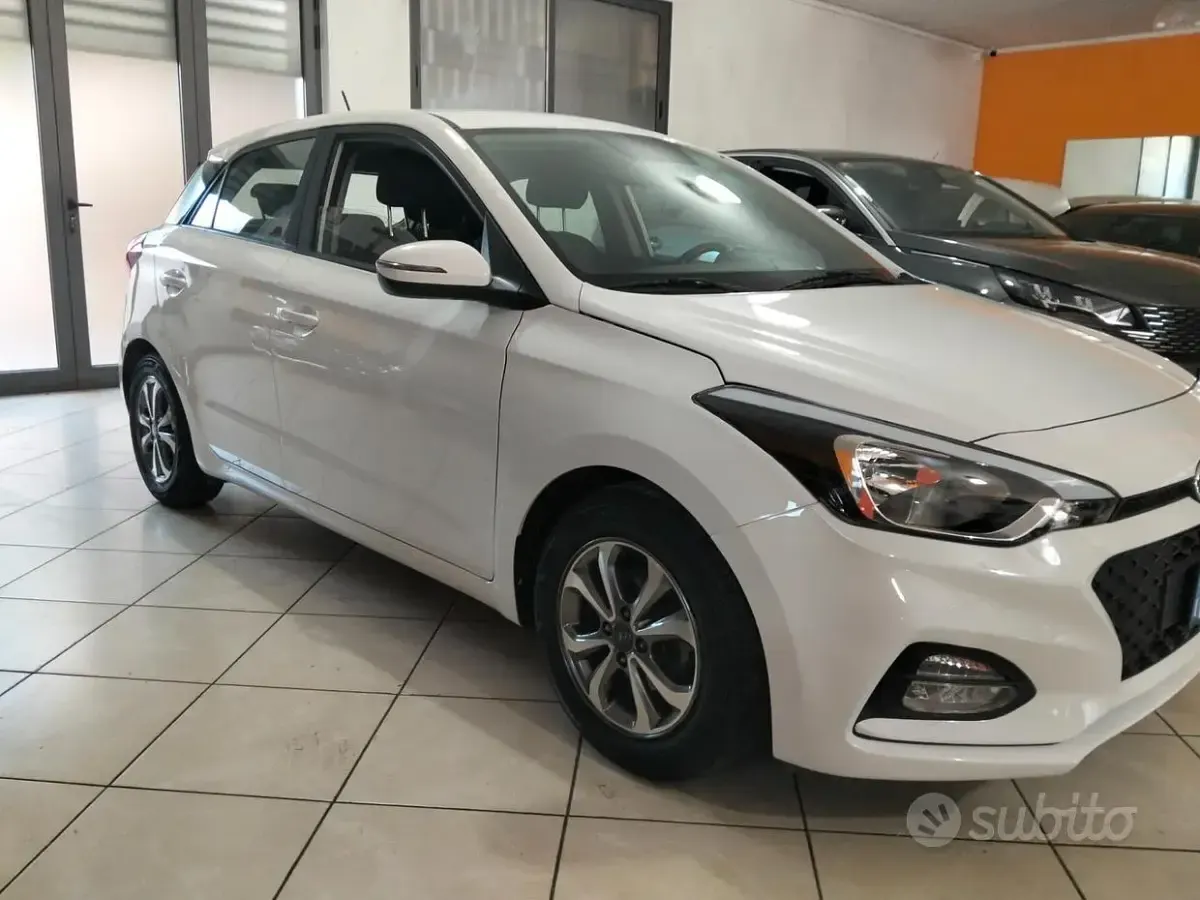 Begagnad Hyundai i20 73 HK (53 kW) 2019 Vit Halvkombi