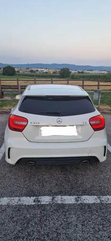 Usata Mercedes A200 Premium 136 CV (100 kW) 2014 Bianco Utilitaria