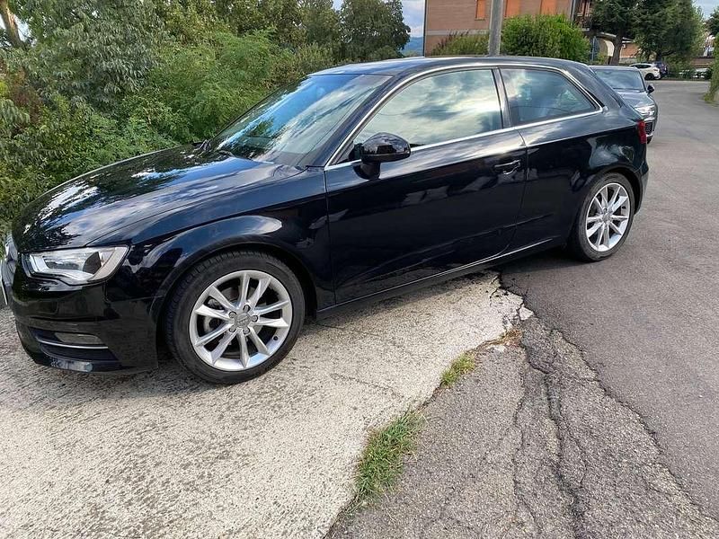 Nero Usata 2012 Audi A3 Ambition Tre volumi | 9900 € (Ottimo prezzo) - Immagine 1/4