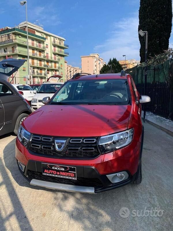 Usata Dacia Sandero 90 CV (66 kW) 2017 Rosso Utilitaria