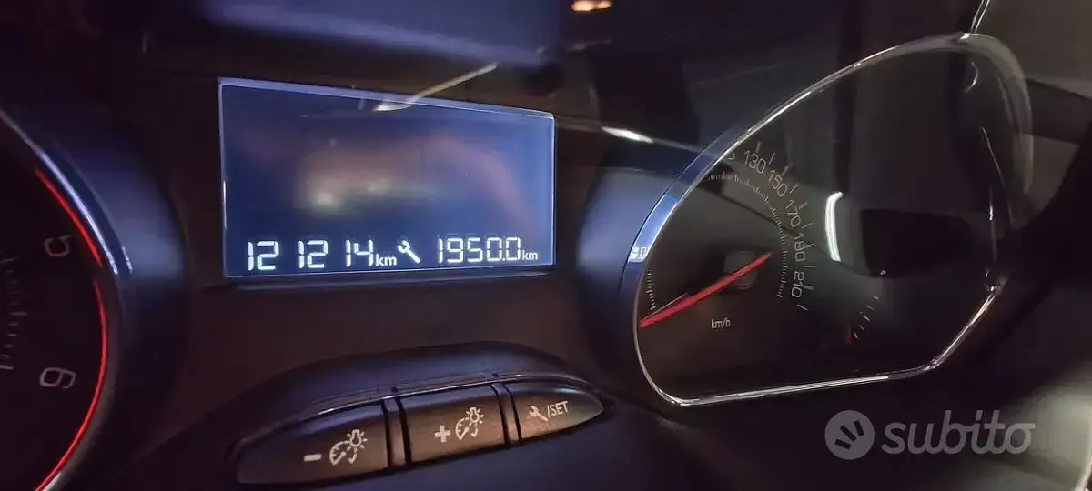 Usata Peugeot 208 92 CV (67 kW) 2014 Grigio Utilitaria