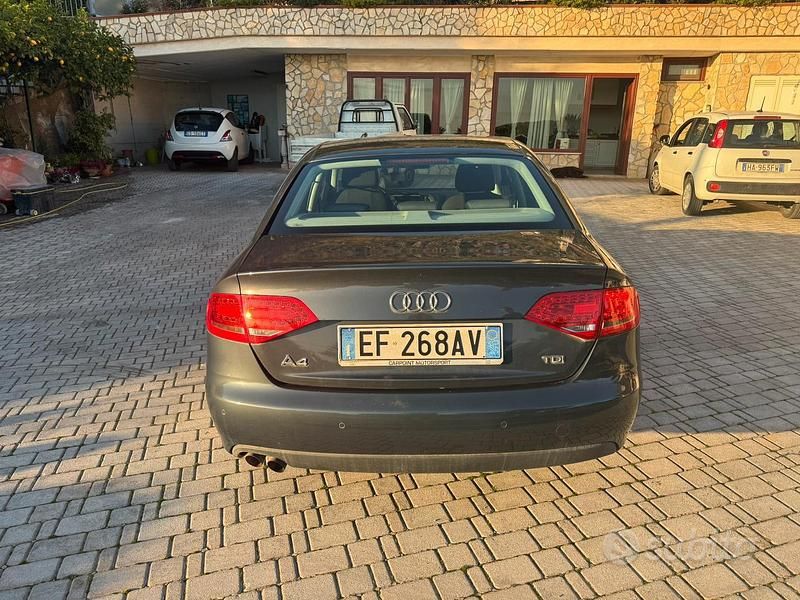 Usata Audi A4 143 CV (105 kW) 2010 Grigio Berlina