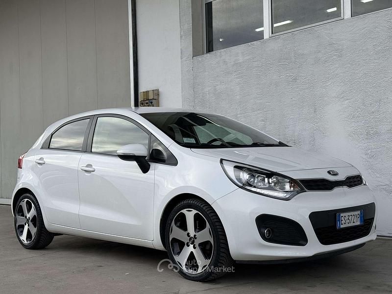 Usata Kia Rio 90 CV (66 kW) 2013 Bianco Berlina