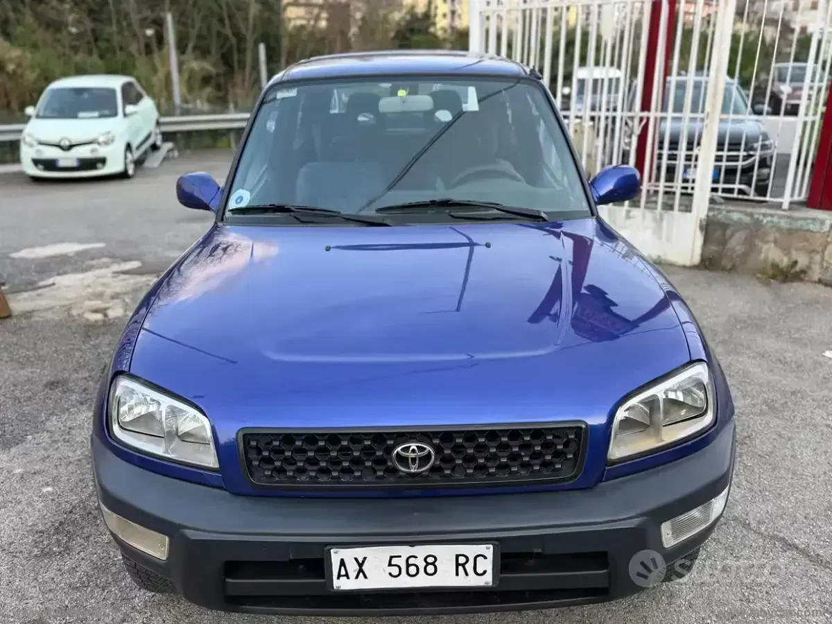Usata Toyota RAV4 128 CV (94 kW) 1998 Blu SUV