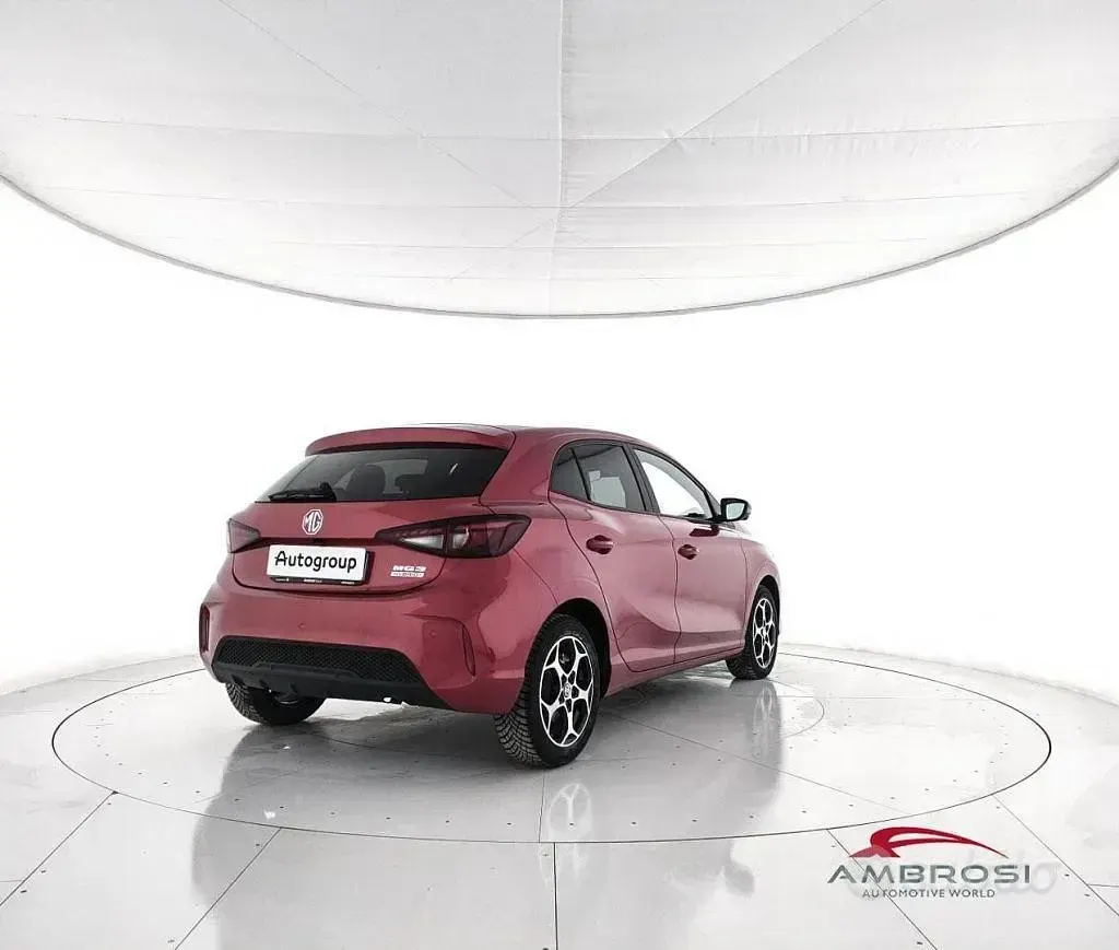 Nuova MG MG3 Luxury 265 CV (194 kW) 2026 Rosso Utilitaria