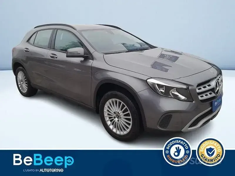 Usata Mercedes GLA180 Executive 109 CV (80 kW) 2018 Grigio metallizzato SUV