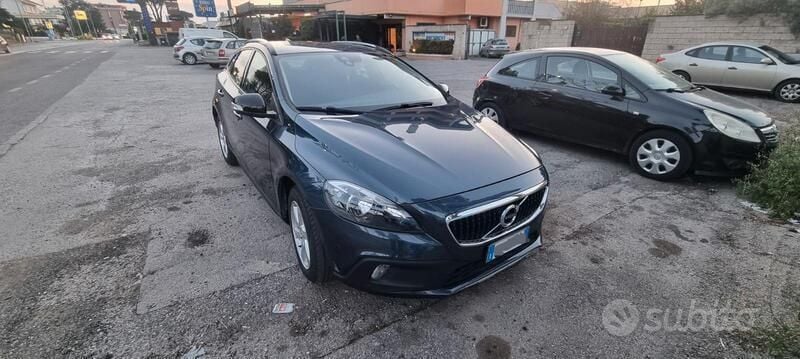 Blu Usata 2017 Volvo V40 CC Station wagon | 13.200 € (Buon prezzo) - Immagine 1/4