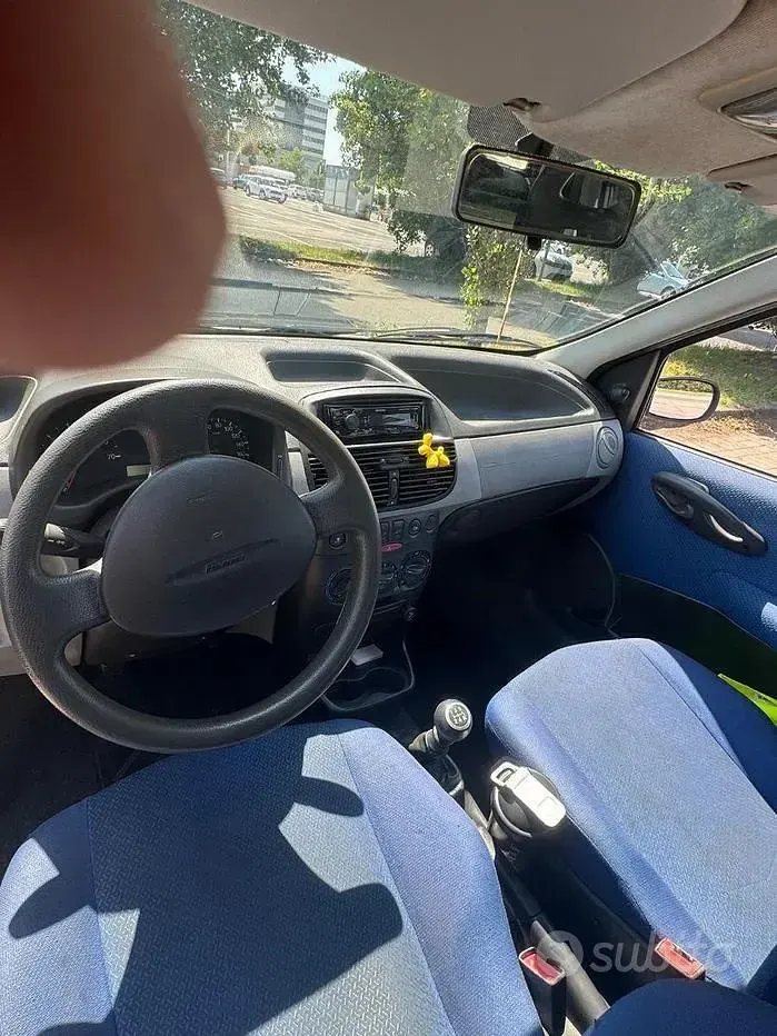 Usata Fiat Punto 60 CV (44 kW) 2002 Grigio Utilitaria