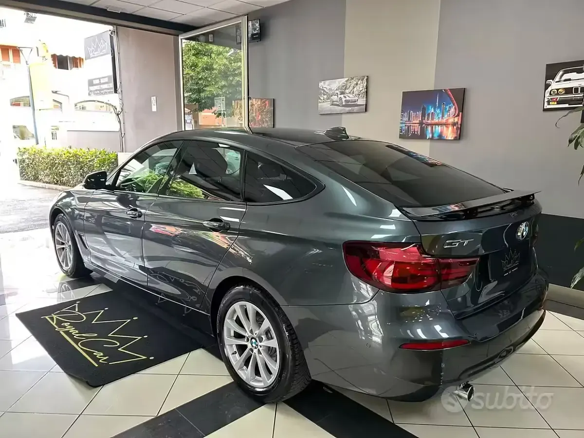 Gebraucht BMW 318 150 PS (110 kW) 2019 Grau Limousine