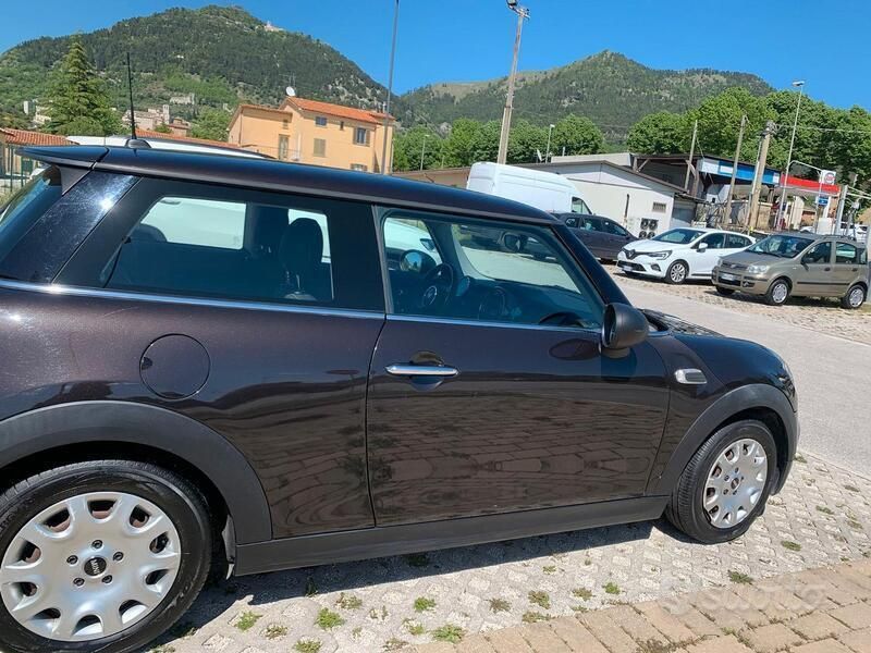 Usata Mini ONE 102 CV (75 kW) 2014 Marrone Utilitaria