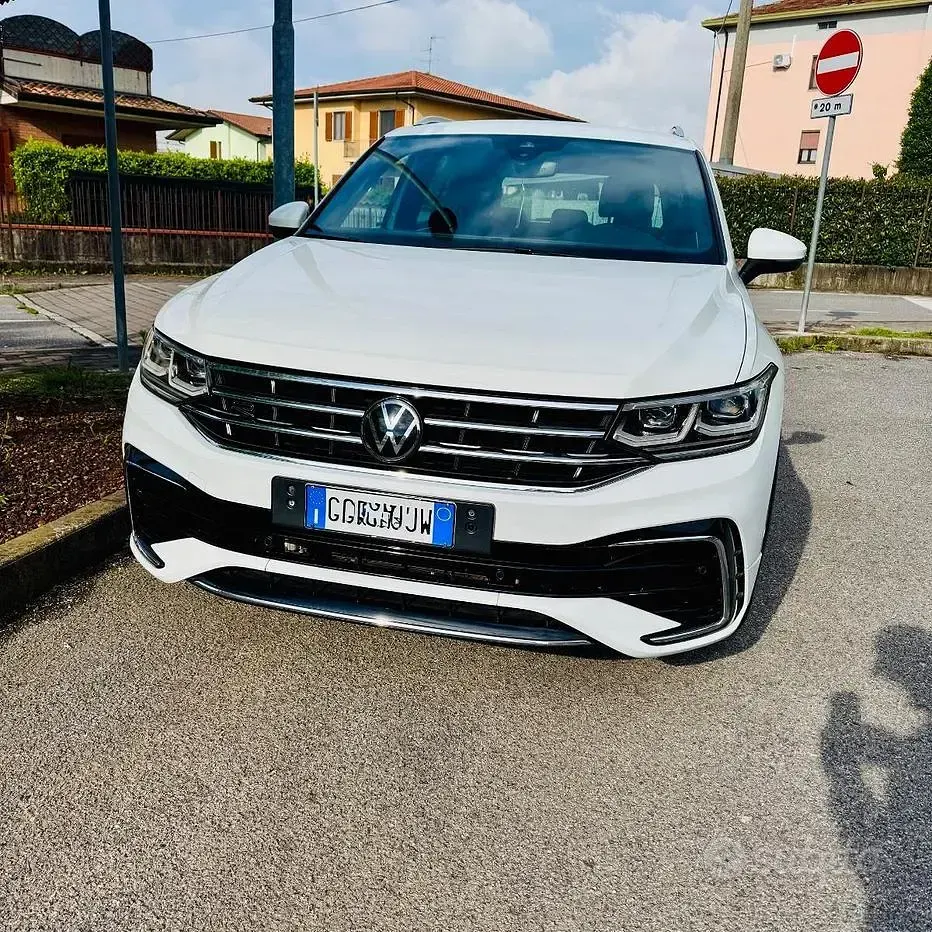 Usata VW Tiguan R-line 150 CV (110 kW) 2022 Bianco SUV