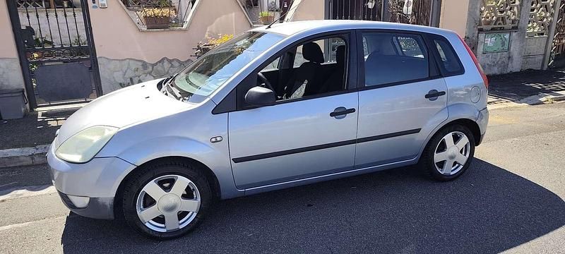 Usata Ford Fiesta Ghia 90 CV (66 kW) 2006 Utilitaria