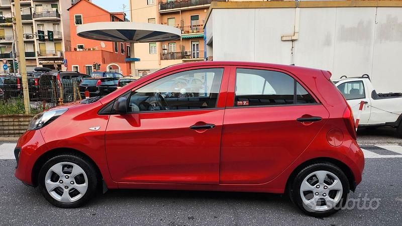 Usata Kia Picanto City 69 CV (50 kW) 2012 Rosso Utilitaria
