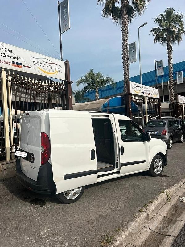 Usata Fiat Doblò Dynamic 105 CV (77 kW) 2010 Bianco Monovolume