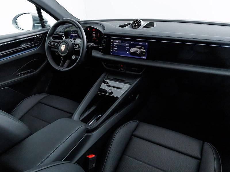 Nuova Porsche Macan 330 kW (449 CV) 2026 Argento dolomite metallizzato SUV