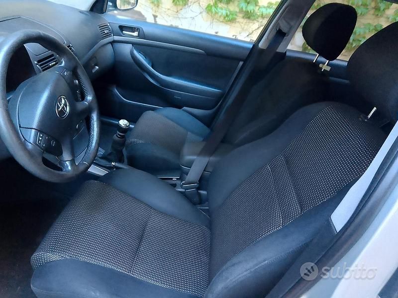 Usata Toyota Avensis 149 CV (109 kW) 2008 Grigio Station wagon