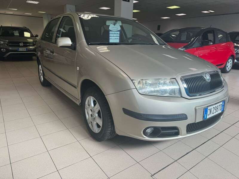 Beige Usata 2005 Skoda Fabia Elegance Due volumi | 2500 € (Buon prezzo) - Immagine 1/4