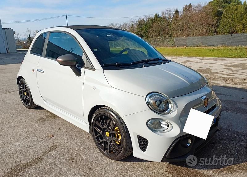 Usata Abarth 595C 165 CV (121 kW) 2022 Grigio Cabrio