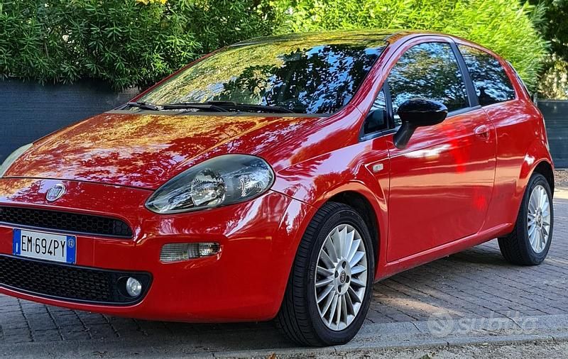 Rosso Usata 2012 Fiat Punto Due volumi | 5300 € (Molto cara) - Immagine 1/4