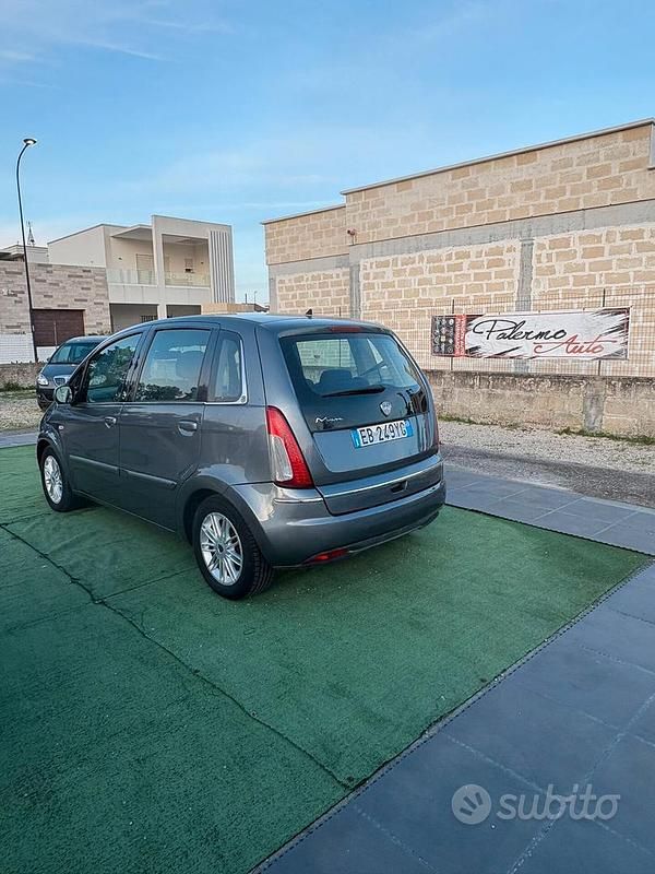 Usata Lancia Musa Platinum 77 CV (56 kW) 2010 Grigio Monovolume