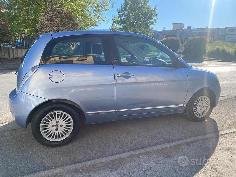 Usado Lancia Ypsilon 60 HP (44 kW) 2007 Azul Citadino