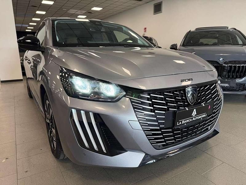 Usata Peugeot 208 Allure 101 CV (74 kW) 2024 Argento Utilitaria
